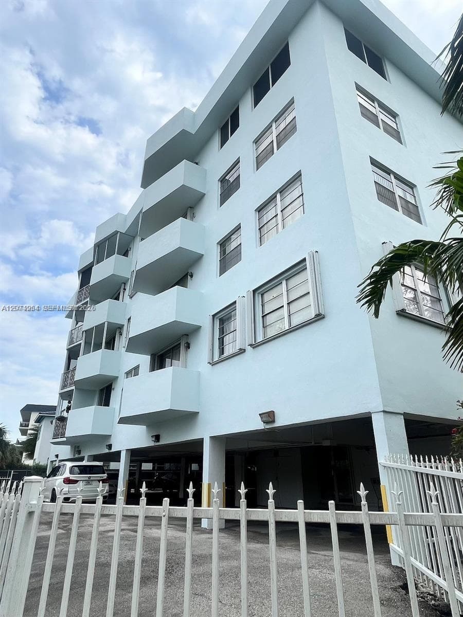 1990 Marseille Dr # 206, Miami Beach FL 33141 - Miami Beach, FL - Photo 1