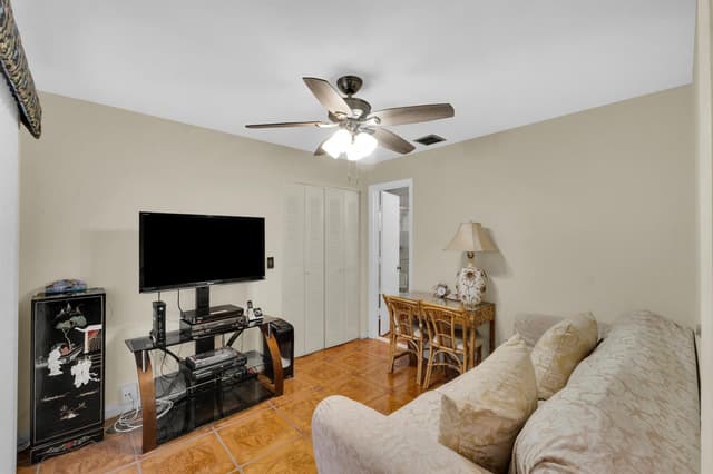2024 WINNERS Circle # 2024, North Lauderdale FL 33068 - North Lauderdale, FL - Photo 2