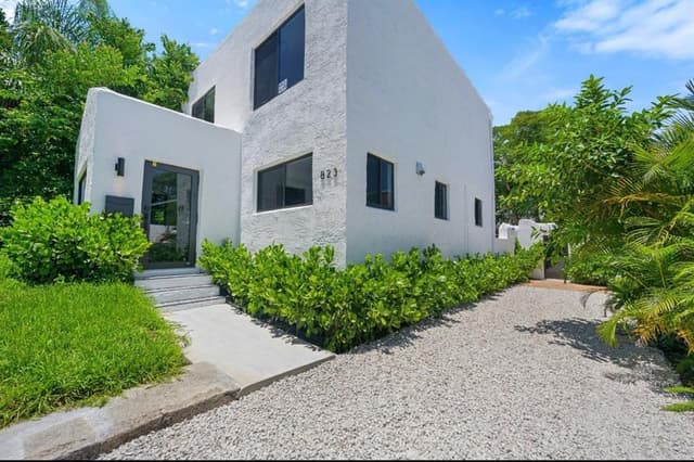 823 33RD Street, West Palm Beach FL 33407 - West Palm Beach, FL - Photo 2
