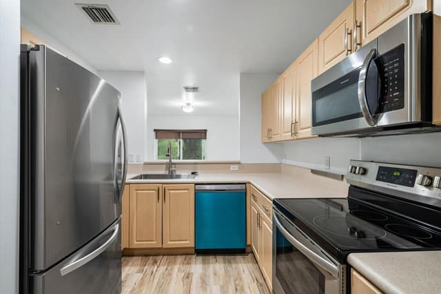 2030 NW 99th Way, Sunrise FL 33322 - Sunrise, FL - Photo 5