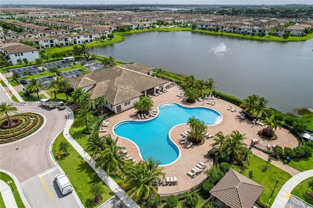 3564 W 97th St, Hialeah FL 33018 - Hialeah, FL - Photo 4