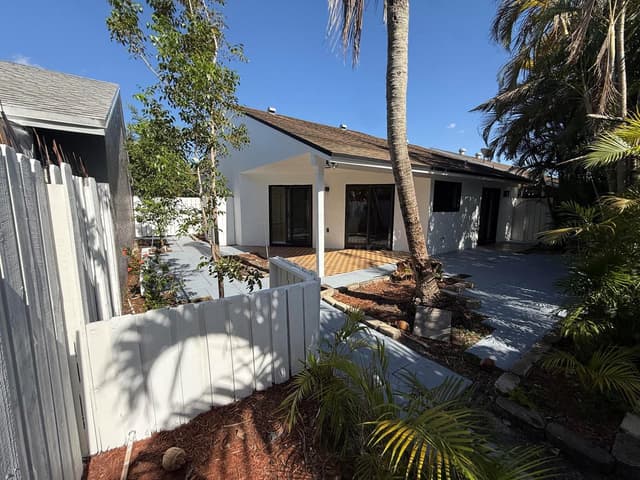 1160 SW 111th Avenue, Pembroke Pines FL 33025 - Pembroke Pines, FL - Photo 7
