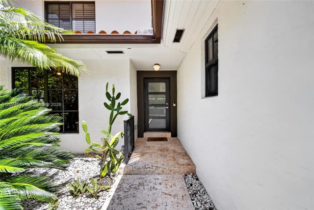 1043 Alfonso Ave, Coral Gables FL 33146 - Coral Gables, FL - Photo 4