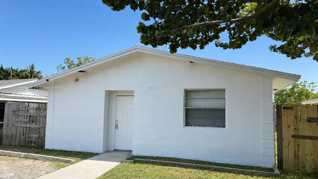 2250 NW 4th Ct, Pompano Beach FL 33069 - Pompano Beach, FL - Photo 2