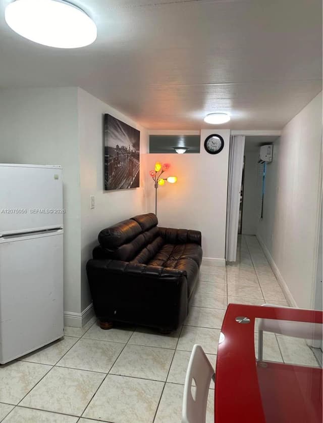 861 NE 1st Pl, Hialeah FL 33010 - Hialeah, FL - Photo 6