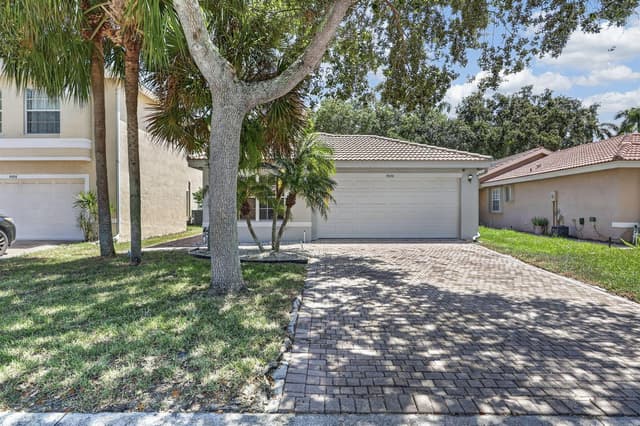 5088 NORTHERN LIGHTS Drive, FL 33463 - Photo 2