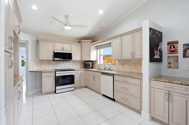 2390 NW 15TH Street NW, Delray Beach FL 33445 - Delray Beach, FL - Photo 6