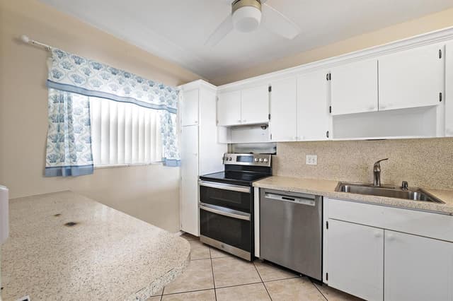29 Yacht Club Drive Unit 405, North Palm Beach FL 33408 - North Palm Beach, FL - Photo 3
