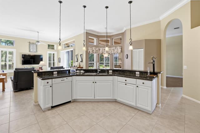 606 CYPRESS GREEN Circle, Wellington FL 33414 - Wellington, FL - Photo 3