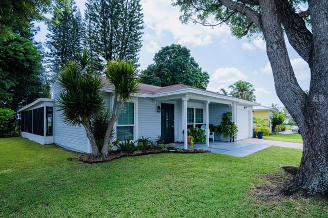 9060 CHRYSANTHEMUM Drive, Boynton Beach FL 33472 - Boynton Beach, FL - Photo 2