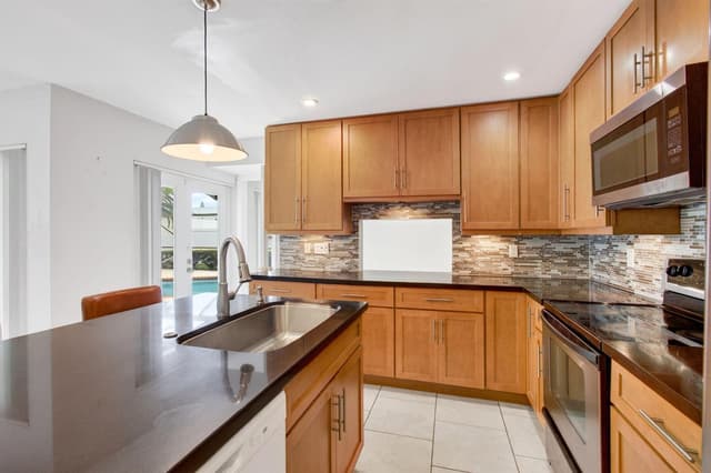 586 NW 45TH Way, Delray Beach FL 33445 - Delray Beach, FL - Photo 6