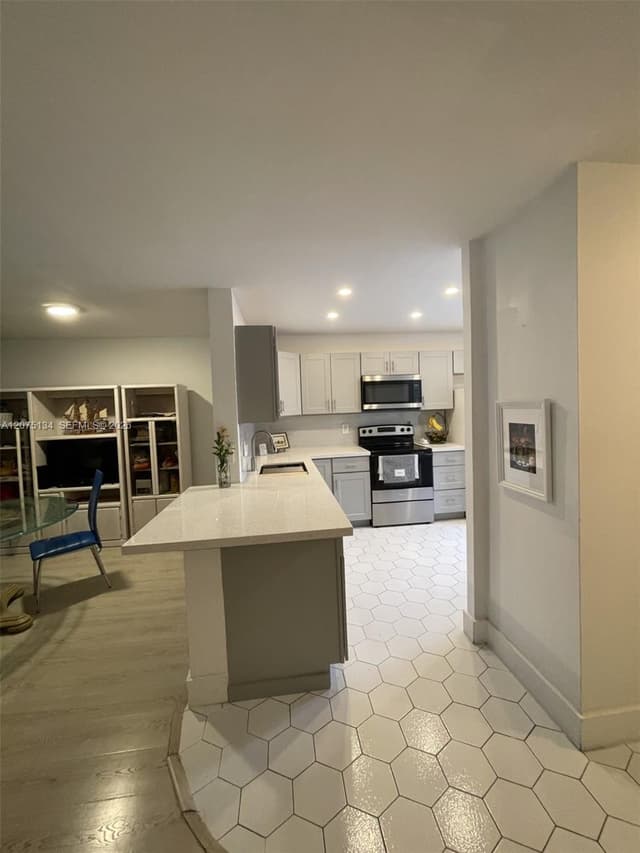 1000 NE 14th Ave # 211, Hallandale Beach FL 33009 - Hallandale Beach, FL - Photo 6