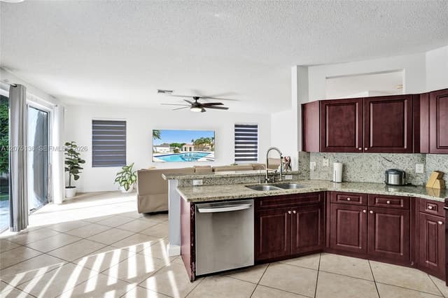 1933 SW 180th Ter, Miramar FL 33029 - Miramar, FL - Photo 6