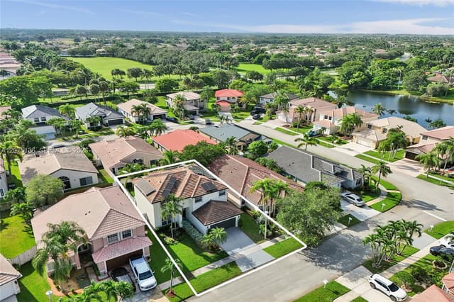 1933 SW 180th Ter, Miramar FL 33029 - Miramar, FL - Photo 4