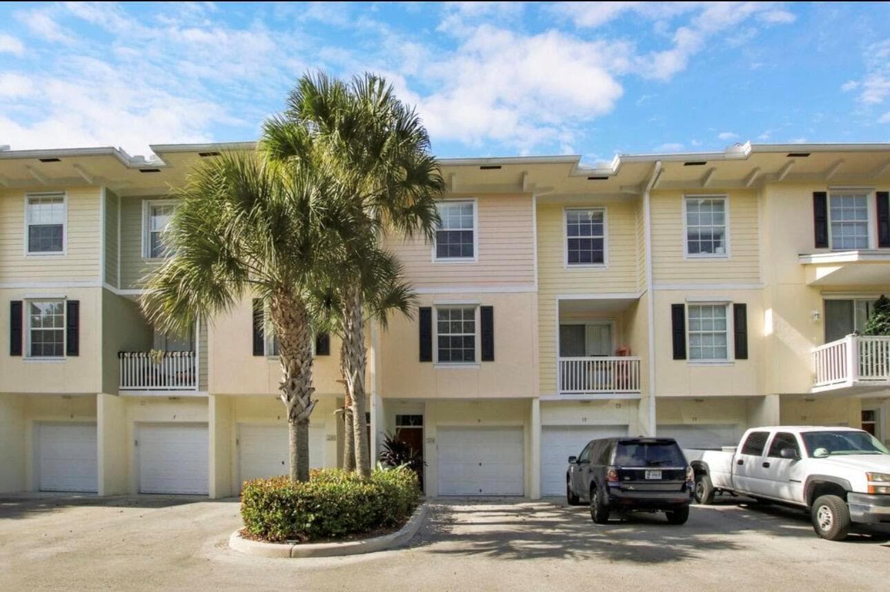 245 Murcia Drive # 204, Jupiter FL 33458