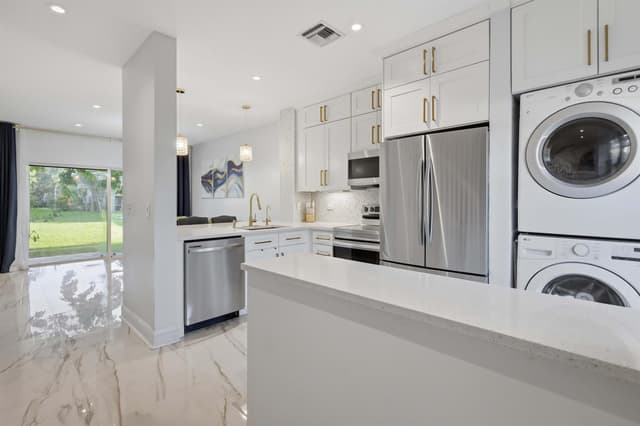 12207 SW 6TH Street, Pembroke Pines FL 33025 - Pembroke Pines, FL - Photo 2