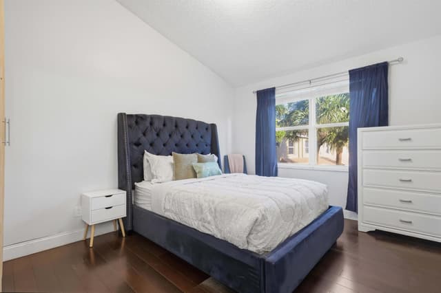 12207 SW 6TH Street, Pembroke Pines FL 33025 - Pembroke Pines, FL - Photo 7