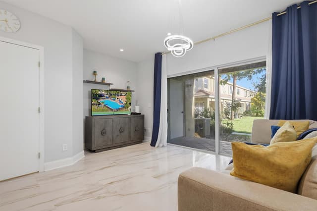 12207 SW 6TH Street, Pembroke Pines FL 33025 - Pembroke Pines, FL - Photo 5