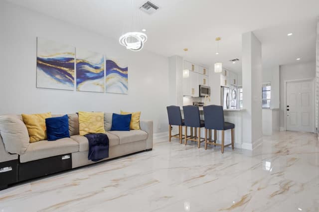 12207 SW 6TH Street, Pembroke Pines FL 33025 - Pembroke Pines, FL - Photo 4