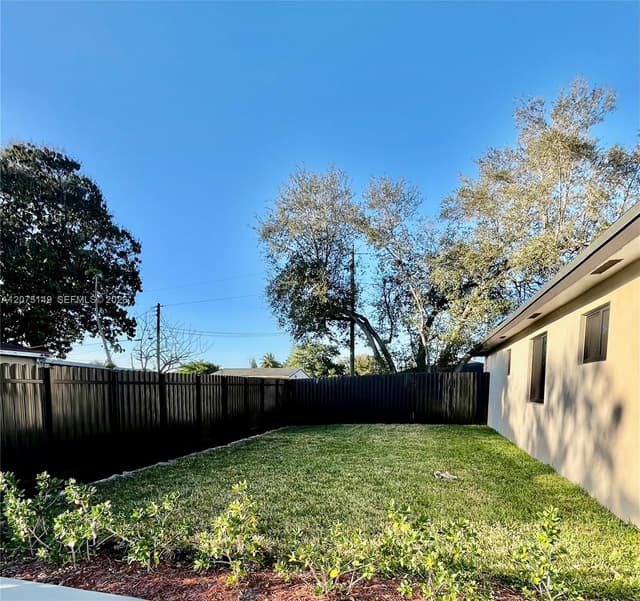 2421 NW 152nd Ter, Miami Gardens FL 33054 - Miami Gardens, FL - Photo 2