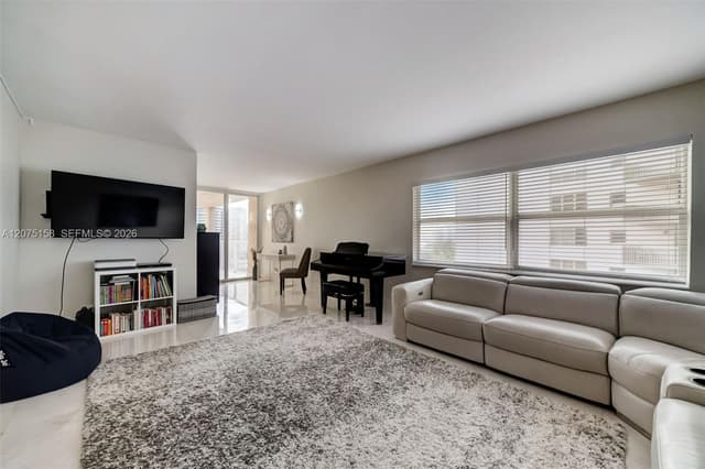 121 Golden Isles Dr # 907, Hallandale Beach FL 33009 - Hallandale Beach, FL - Photo 4