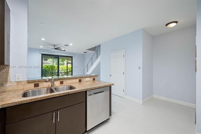 3810 Tree Top Dr, Weston FL 33332 - Weston, FL - Photo 7