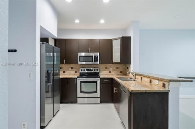 3810 Tree Top Dr, Weston FL 33332 - Weston, FL - Photo 5