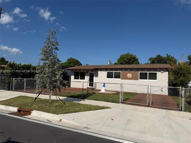 4585 E 9th Ln, Hialeah FL 33013 - Hialeah, FL - Photo 2