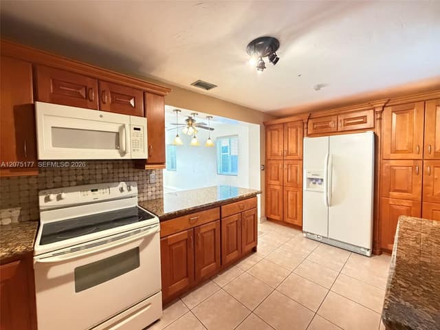 4585 E 9th Ln, Hialeah FL 33013 - Hialeah, FL - Photo 7