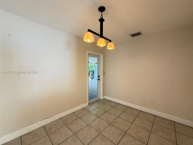 4585 E 9th Ln, Hialeah FL 33013 - Hialeah, FL - Photo 5