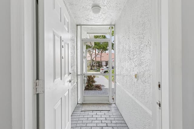 8480 Logia Circle, Boynton Beach FL 33472 - Boynton Beach, FL - Photo 6