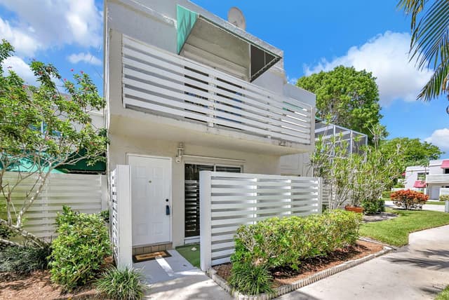 544 NW 98TH Avenue, Plantation FL 33324 - Plantation, FL - Photo 2