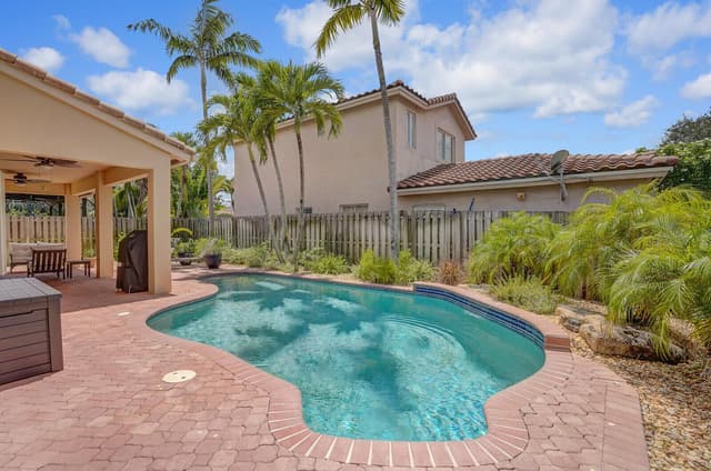 317 E Garden Cove Circle, Davie FL 33325 - Davie, FL - Photo 2