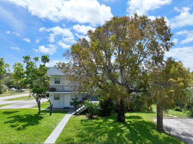 906 Foresteria Drive, Lake Park FL 33403 - Lake Park, FL - Photo 2