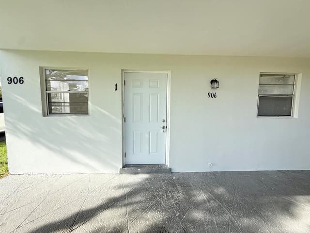 906 Foresteria Drive, Lake Park FL 33403 - Lake Park, FL - Photo 3