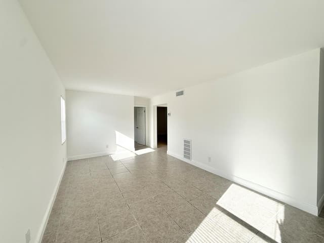 906 Foresteria Drive, Lake Park FL 33403 - Lake Park, FL - Photo 5
