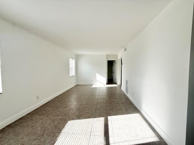 906 Foresteria Drive, Lake Park FL 33403 - Lake Park, FL - Photo 4