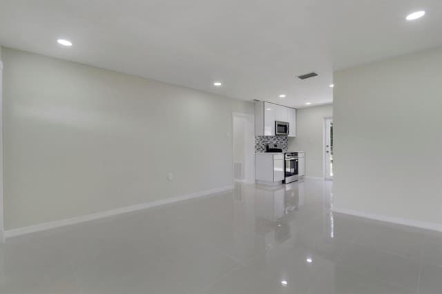 4785 Clinton Boulevard, Lake Worth FL 33463 - Lake Worth, FL - Photo 6