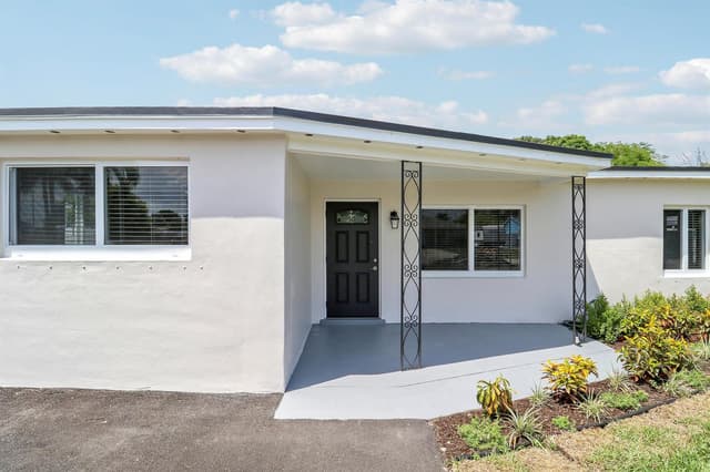 4785 Clinton Boulevard, Lake Worth FL 33463 - Lake Worth, FL - Photo 5