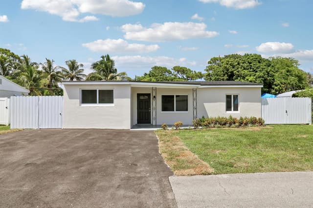 4785 Clinton Boulevard, Lake Worth FL 33463 - Lake Worth, FL - Photo 4