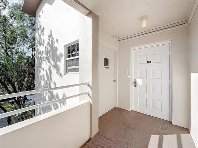 545 Oaks Lane # 410, Pompano Beach FL 33069 - Pompano Beach, FL - Photo 6