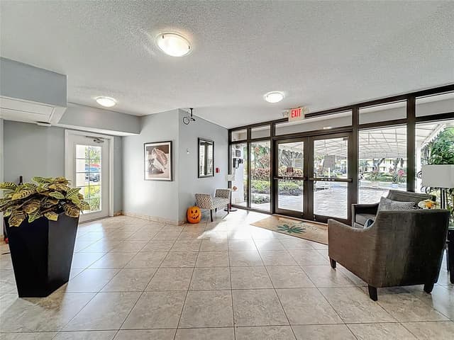 545 Oaks Lane # 410, Pompano Beach FL 33069 - Pompano Beach, FL - Photo 3