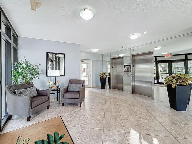 545 Oaks Lane # 410, Pompano Beach FL 33069 - Pompano Beach, FL - Photo 4