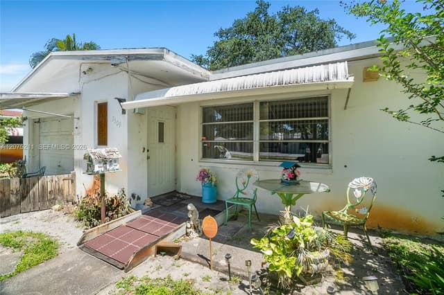 7509 Garfield St, Hollywood FL 33024 - Hollywood, FL - Photo 2