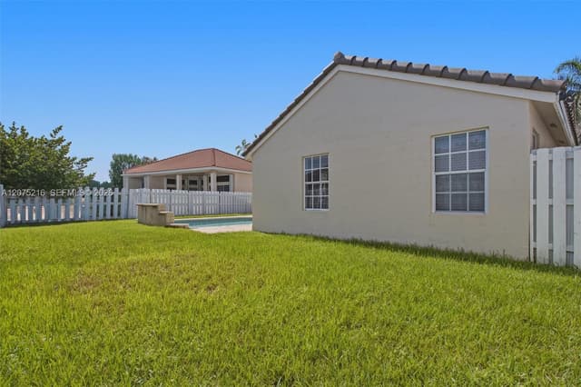 609 Verona Pl, Weston FL 33326 - Weston, FL - Photo 7