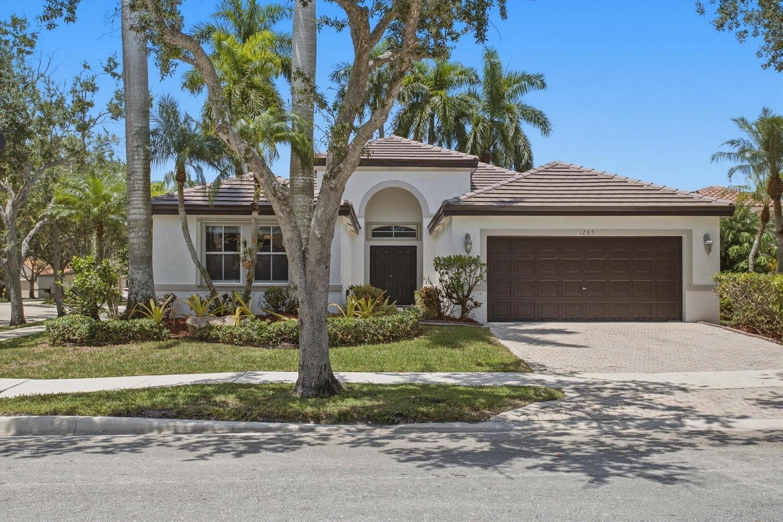 1285 WINDSOR Lane, Weston FL 33327 - Weston, FL - Photo 1