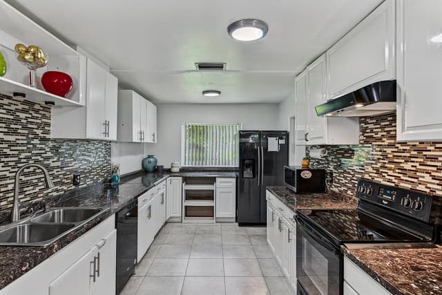 7190 NW 10TH Court, Margate FL 33063 - Margate, FL - Photo 3