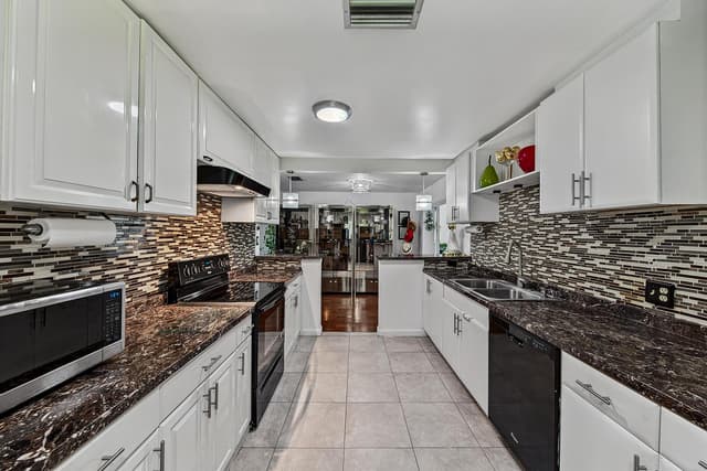 7190 NW 10TH Court, Margate FL 33063 - Margate, FL - Photo 4