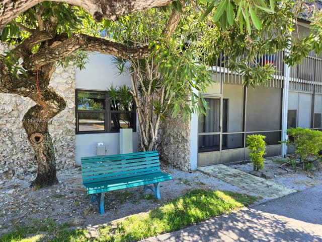 3105 Oakland Shores Dr # J101, Oakland Park FL 33309 - Oakland Park, FL - Photo 2