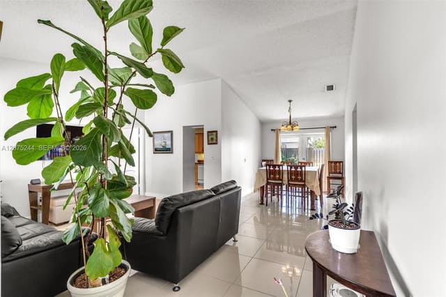 11740 NW 39th Pl, Sunrise FL 33323 - Sunrise, FL - Photo 2